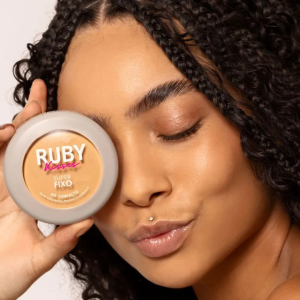 PO COMPACTO SUPER FIXO RUBY KISSES 220 AC HIALURÔNICO E VIT E